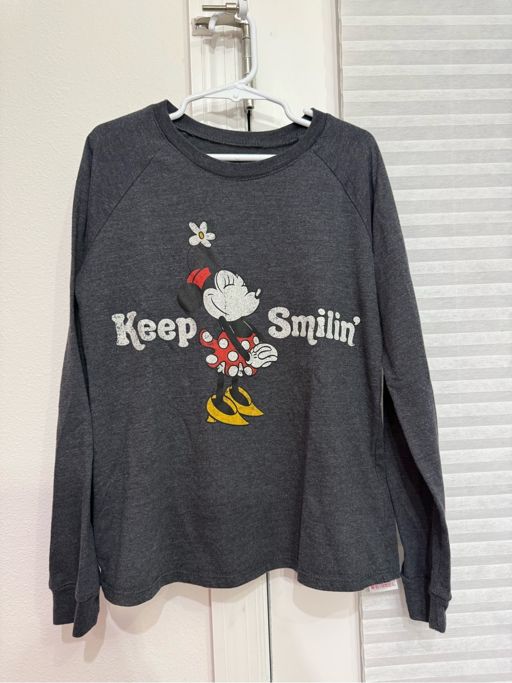Disney Charcoal Minnie Mouse 'Keep Smilin'' Long-Sleeve Tee